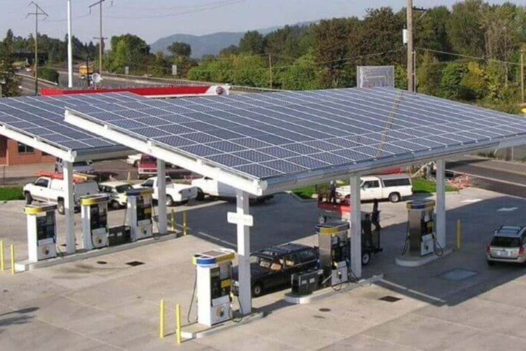 canopy con paneles solares