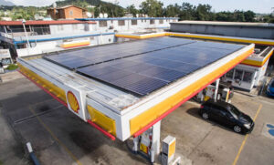 paneles en estación de servicio